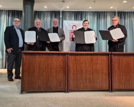 episcopado-mons-colombo-firmo-la-declaracion-interreligiosa-que-se-llevara-a-roma-nDQu (1)